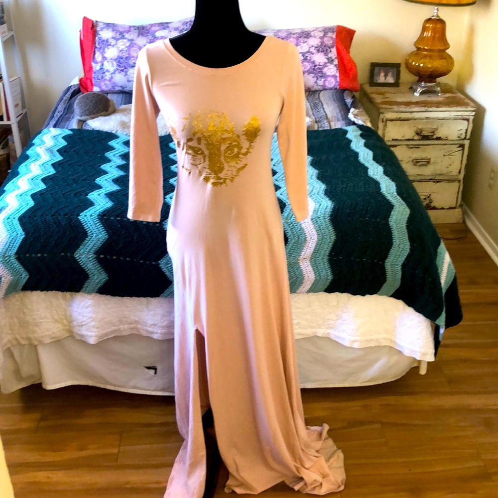 “Wildfox” size medium sexy maxi dress, glamorous and comfortable